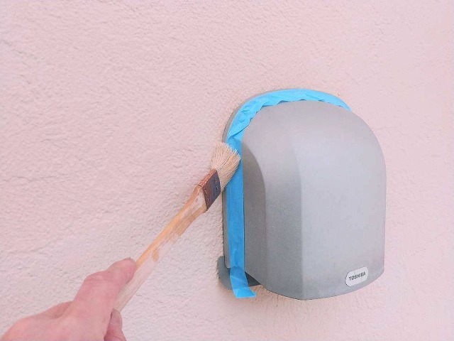 換気口周りにプライマー塗布